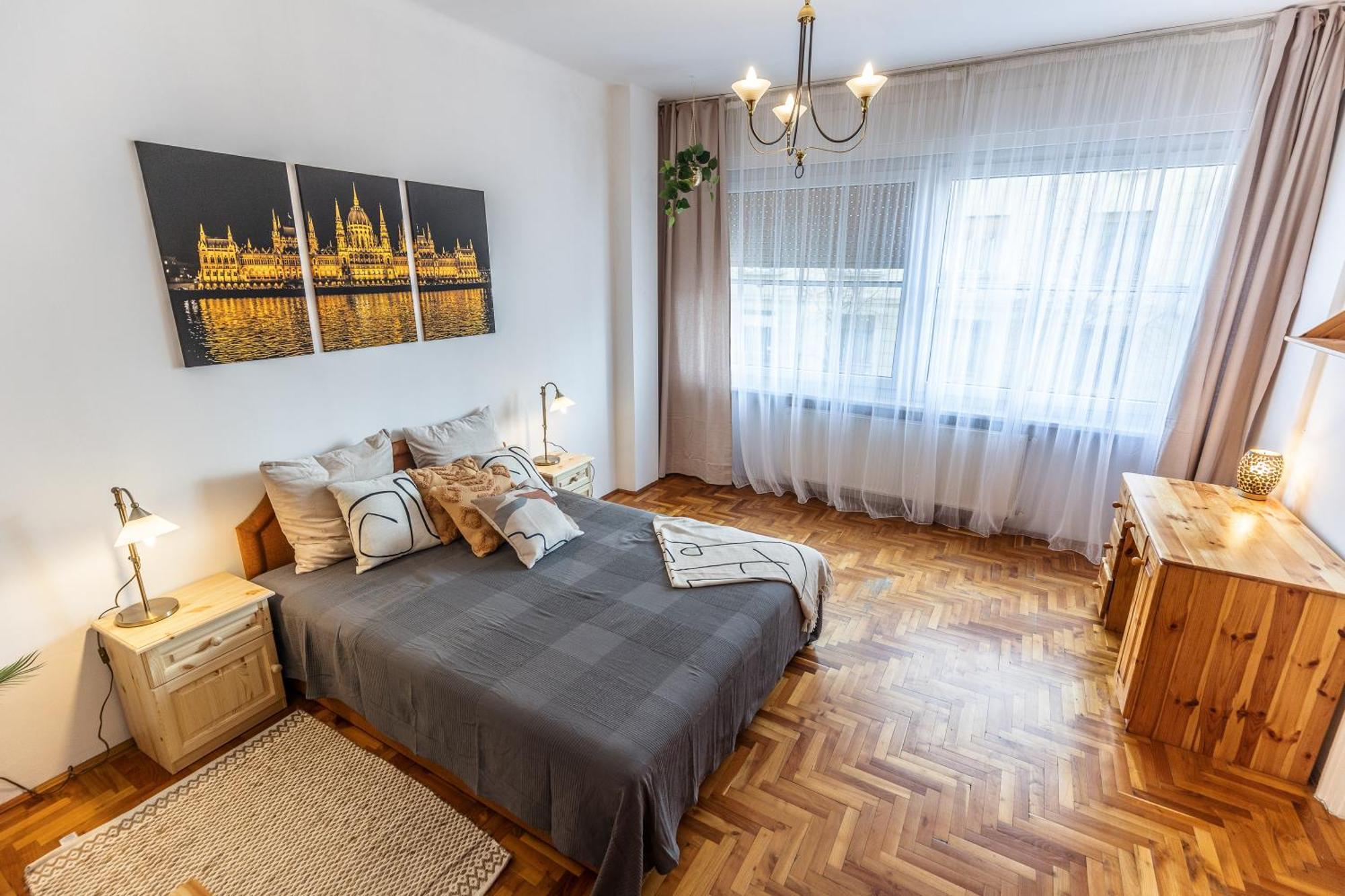 Bright & Spacious Riverside With Balcony Appartement