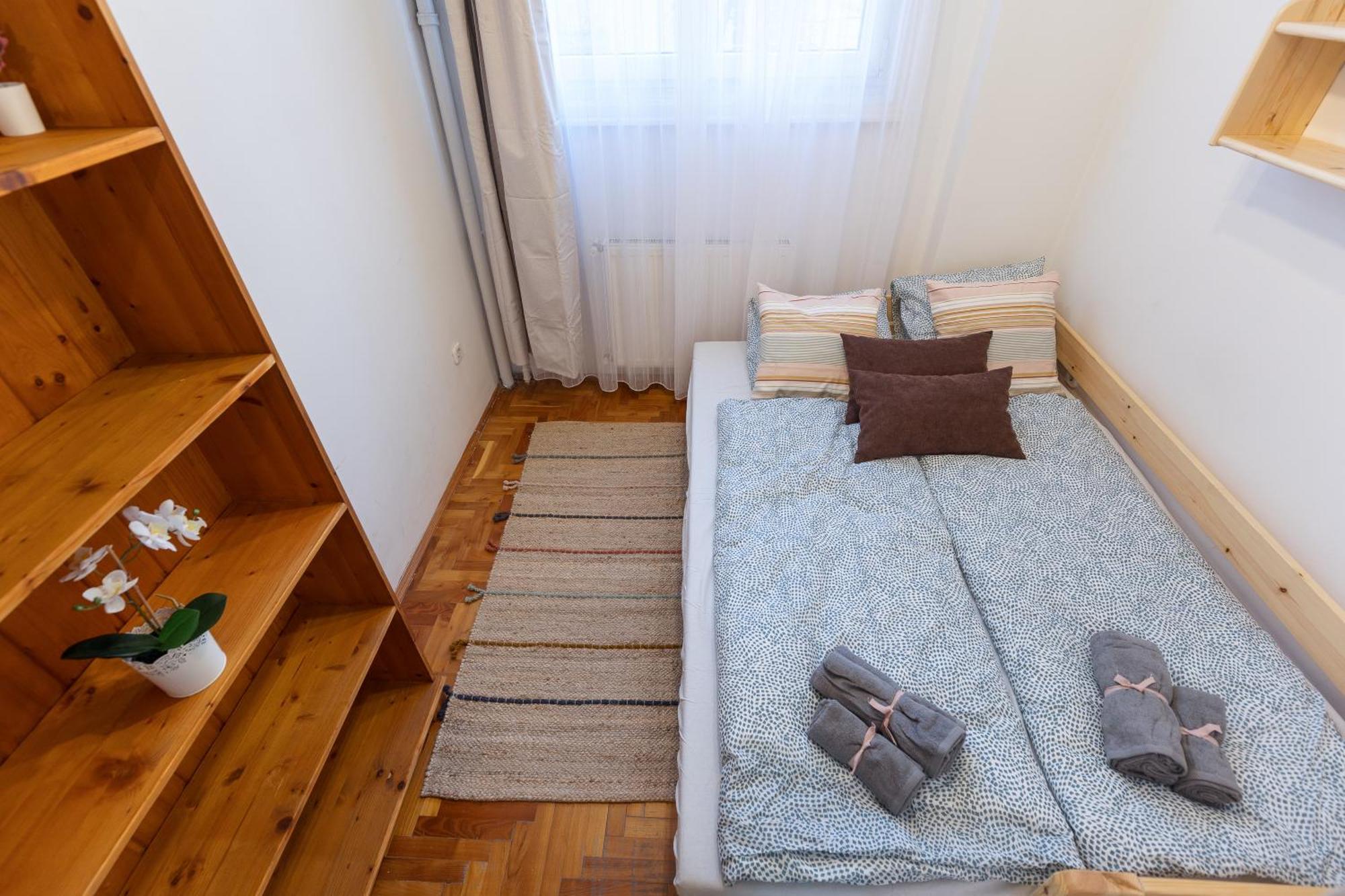 Appartement Bright & Spacious Riverside With Balcony