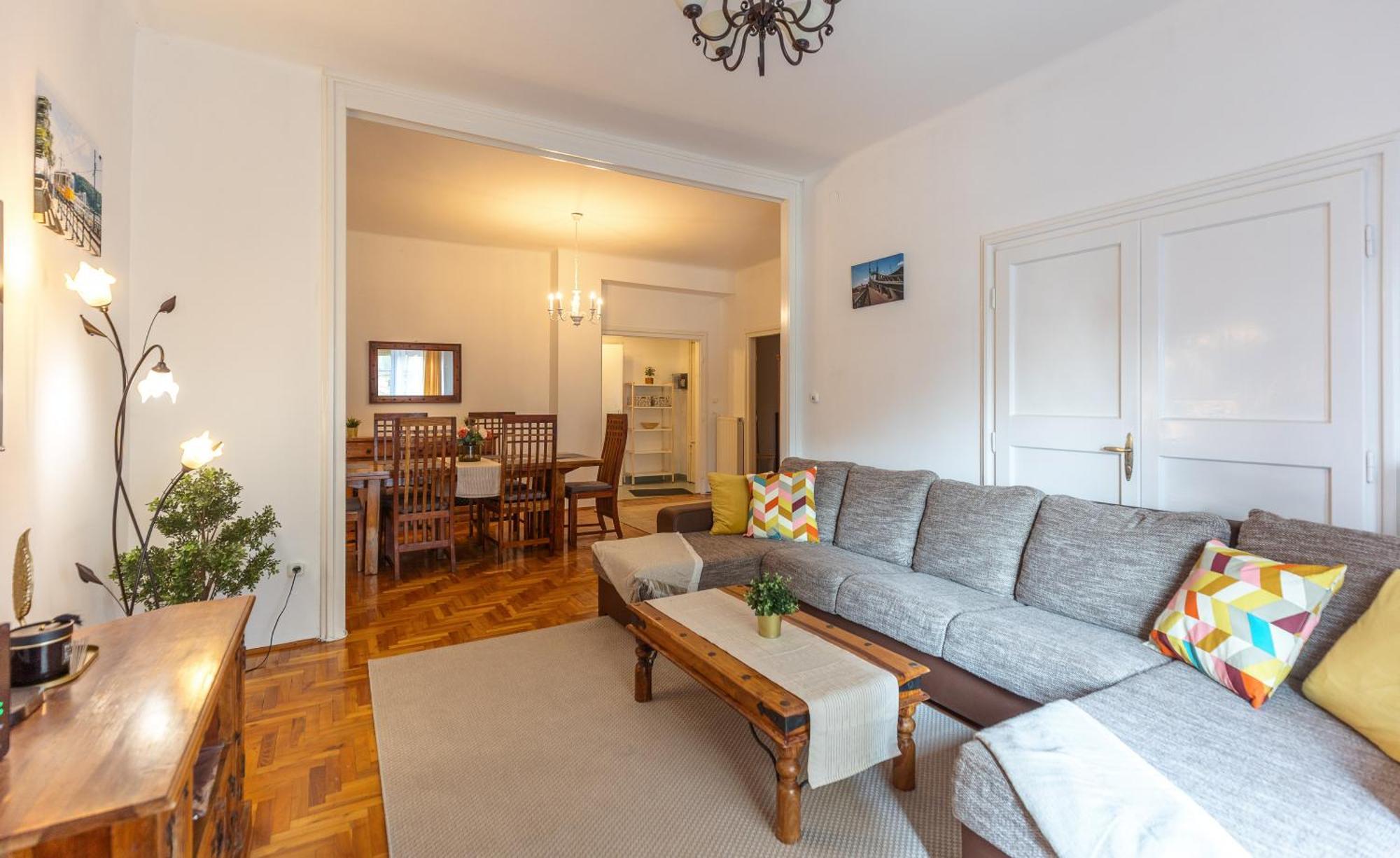 Appartement Bright & Spacious Riverside With Balcony Boedapest