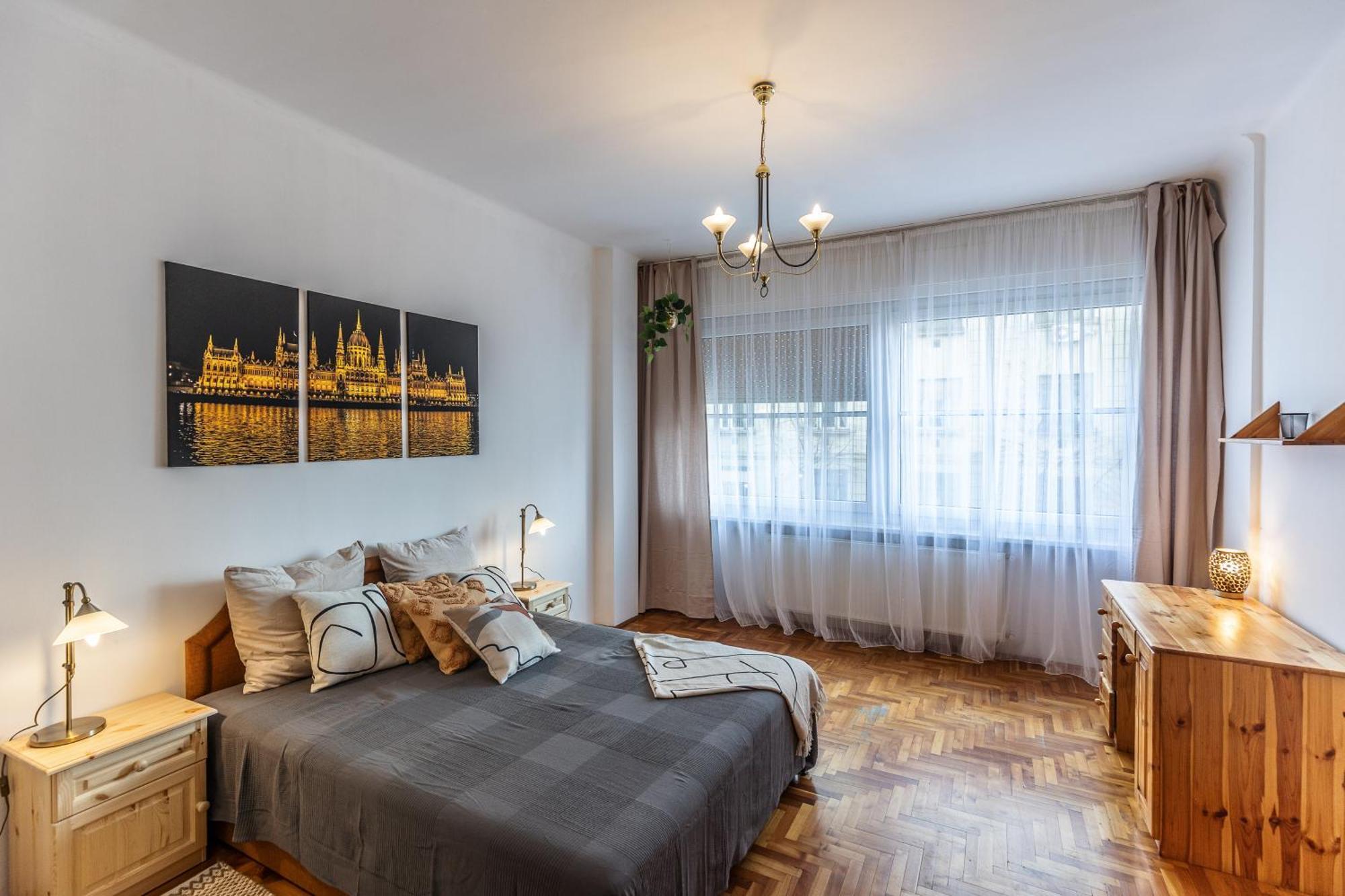 Bright & Spacious Riverside With Balcony Boedapest