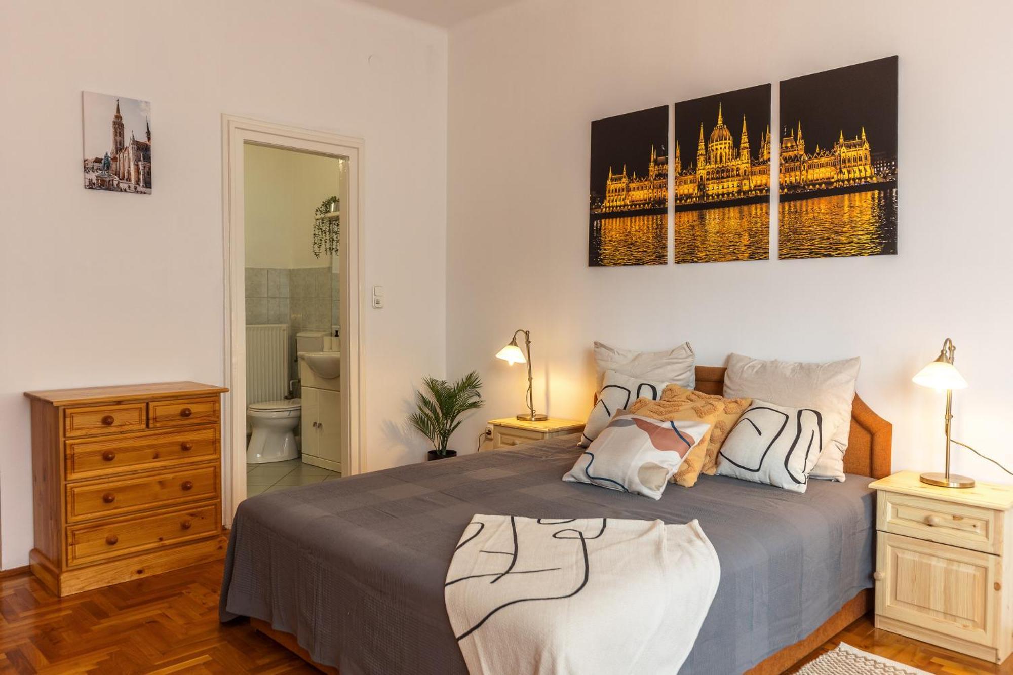 Bright & Spacious Riverside With Balcony Appartement *