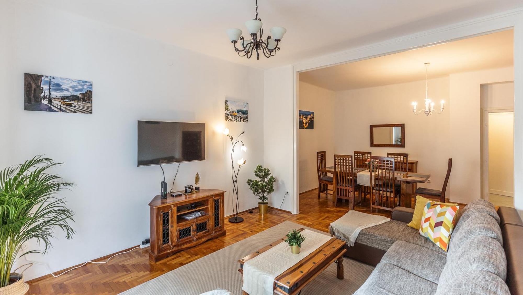 Bright & Spacious Riverside With Balcony Appartement