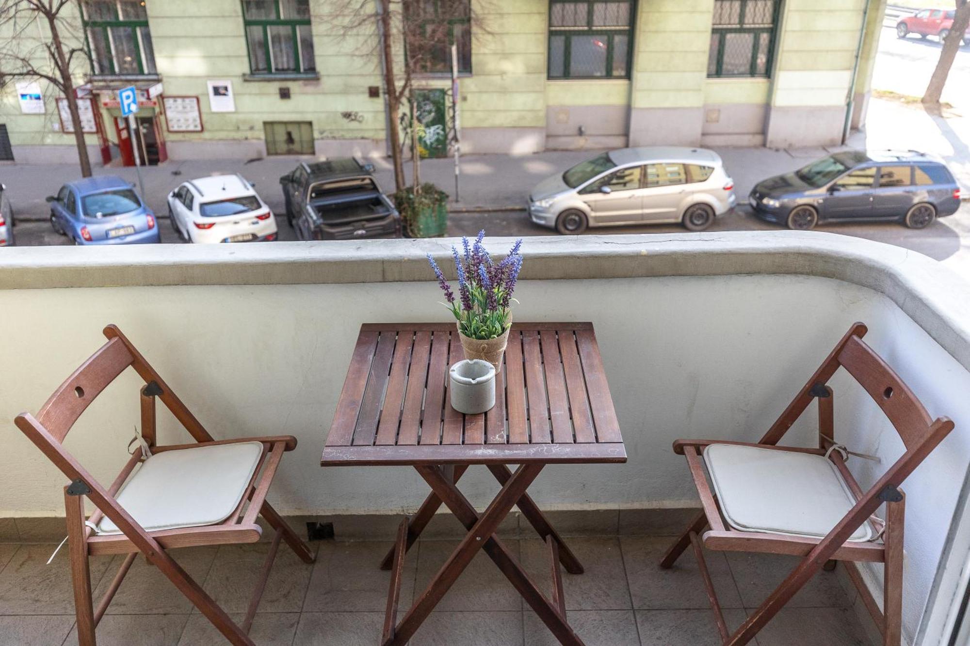 Bright & Spacious Riverside With Balcony Appartement Boedapest