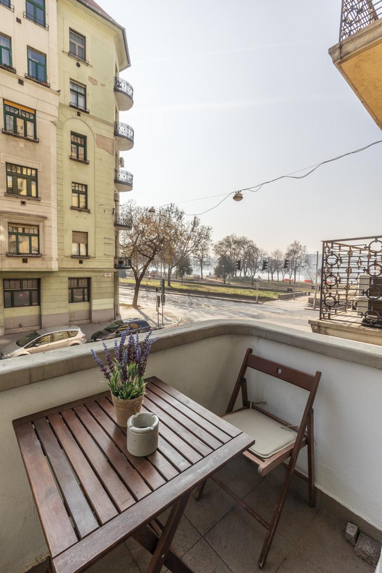 Bright & Spacious Riverside With Balcony Appartement Boedapest