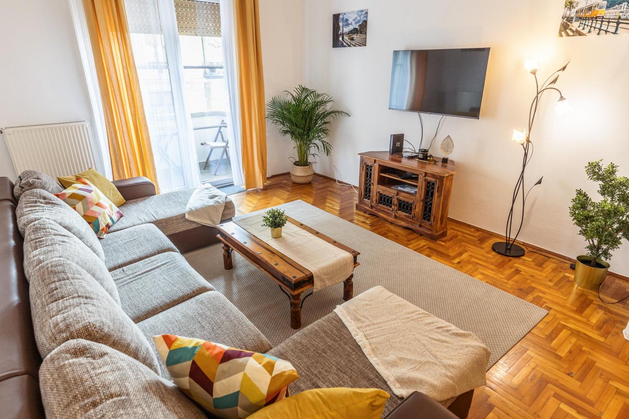 Appartement Bright & Spacious Riverside With Balcony Boedapest